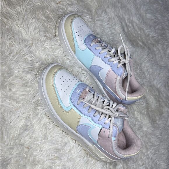 Nike Cream and White Sneakers - Picture 6 of 7